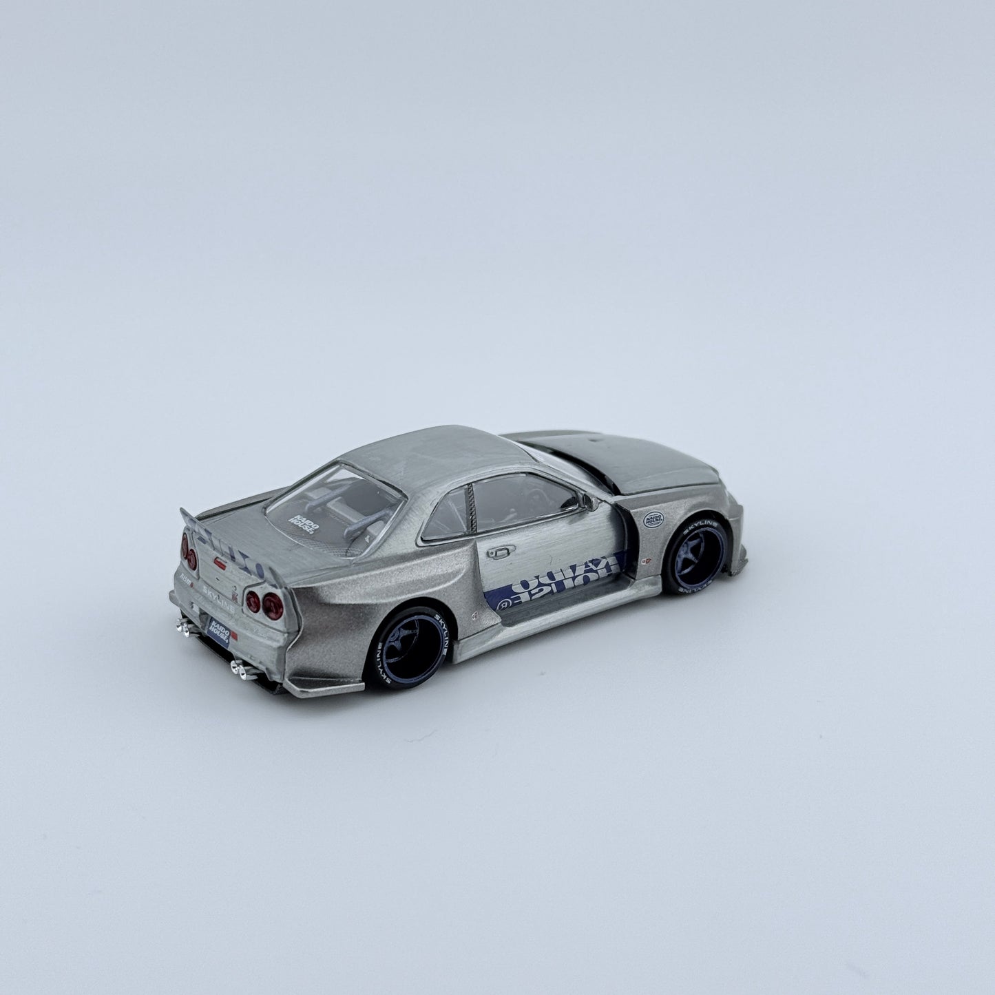 Kaido House x Mini GT Nissan Skyline GT-R (R34) Kaido Works SHINJUKU V1