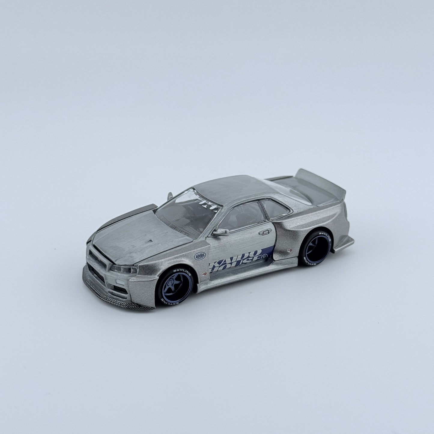 Kaido House x Mini GT Nissan Skyline GT-R (R34) Kaido Works SHINJUKU V1